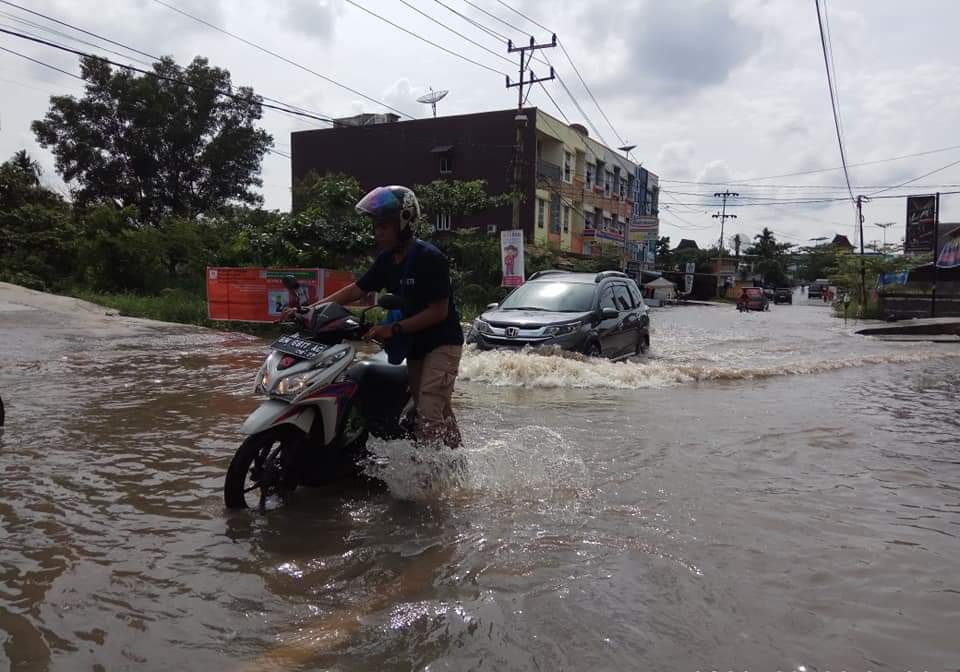 Riau Dikepung Banjir, Gubri: Bagaimana Pula Kita Mau Tampung Air Hujan