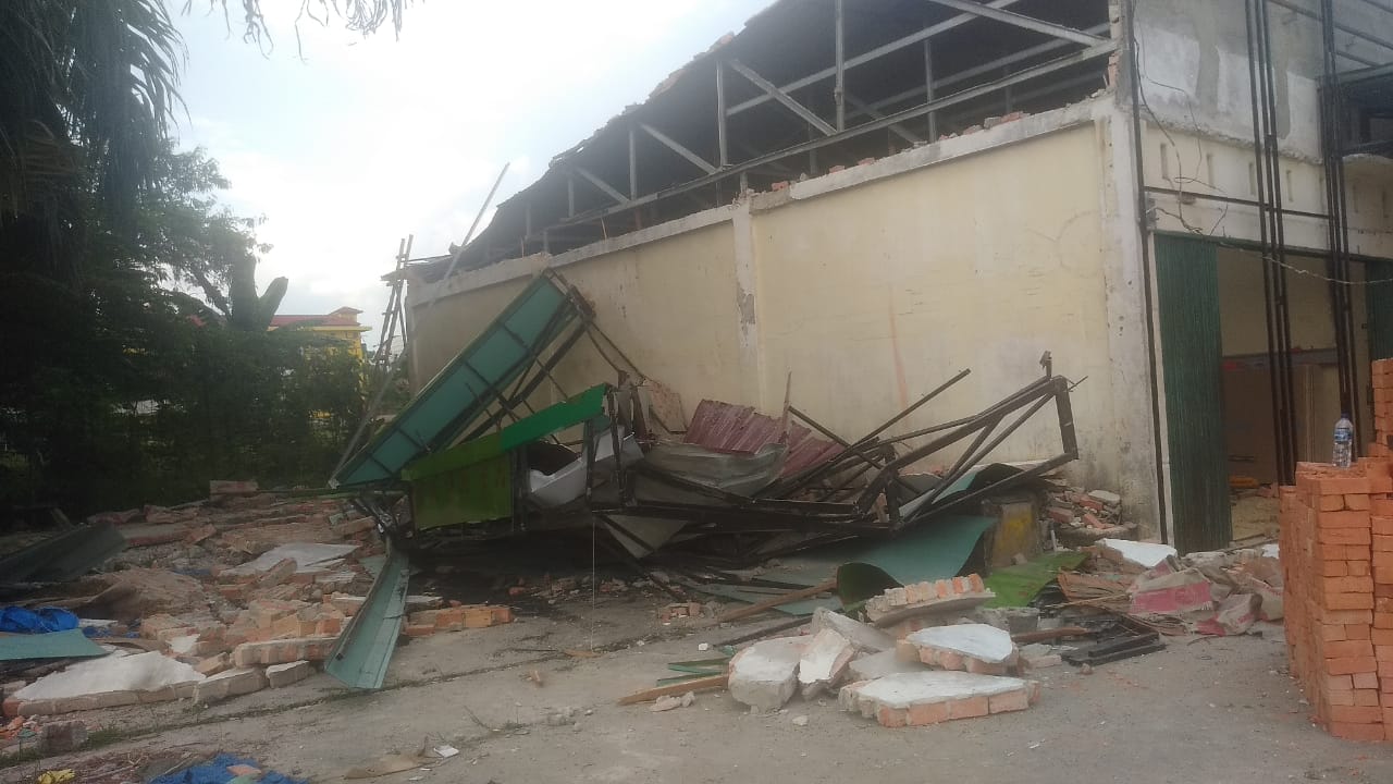 Tiba-Tiba Ambruk Saat Renovasi, Pekerja Patah Tulang Tertimpa Bangunan