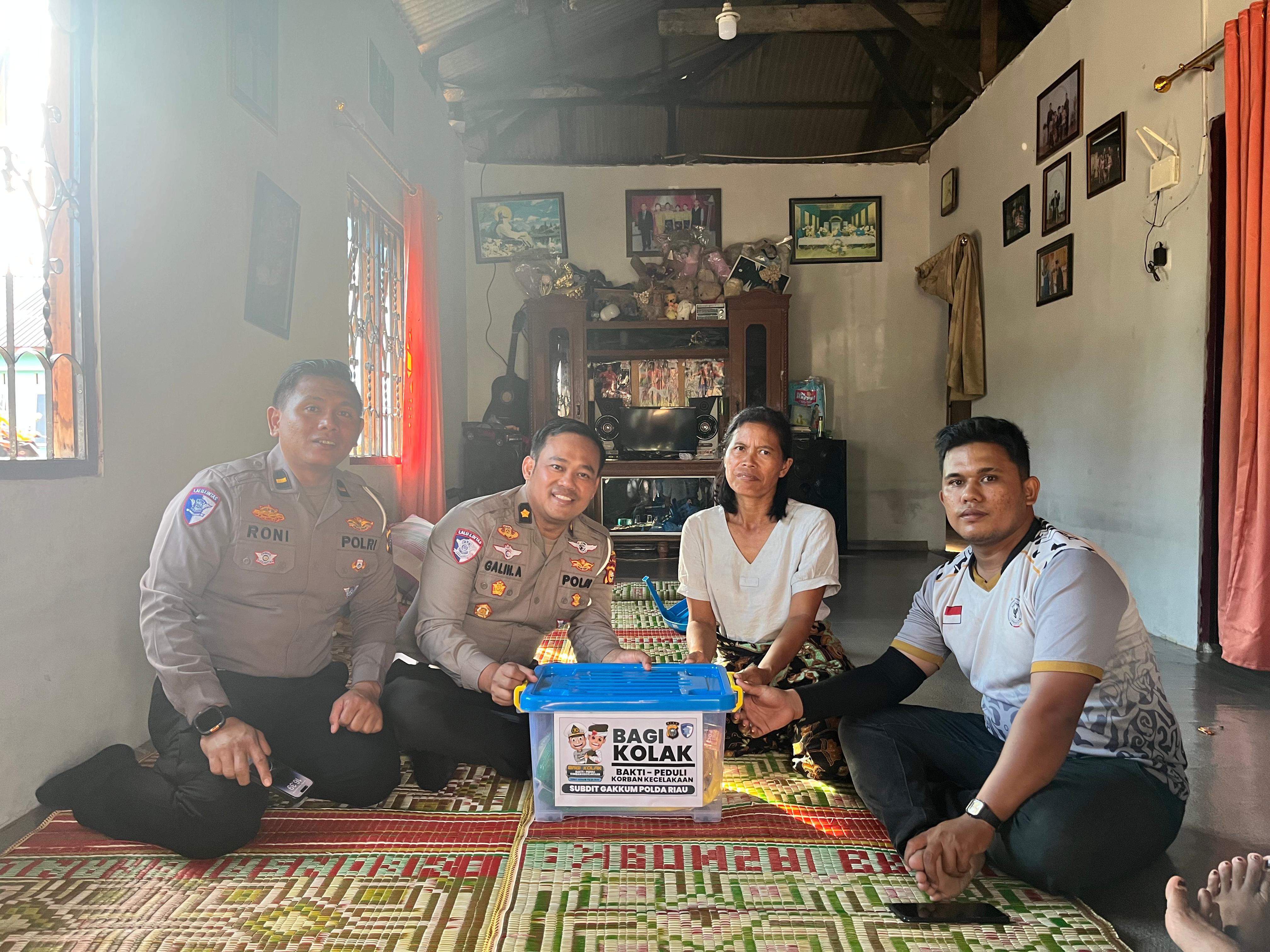 Program BAGI KOLAK Ditlantas Polda Riau: Bentuk Kepedulian Terhadap Korban Kecelakaan