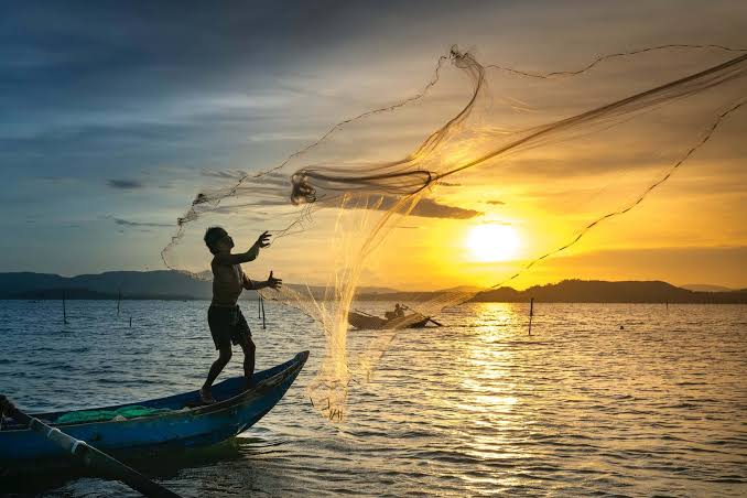 Bantu Nelayan di Riau, KKP Beri Bantuan 2 Kapal Fiber