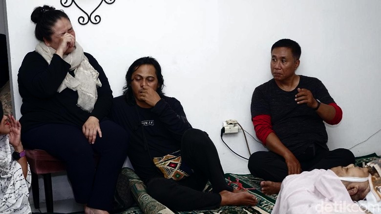 Mayky Wongkar Ceritakan Kronologi Meninggalnya Ria Irawan