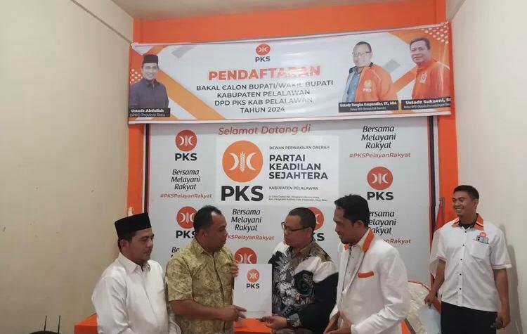 Nazaruddin Mendaftar sebagai Bakal Calon Bupati Pelalawan Pertama ke PKS di Pilkada 2024