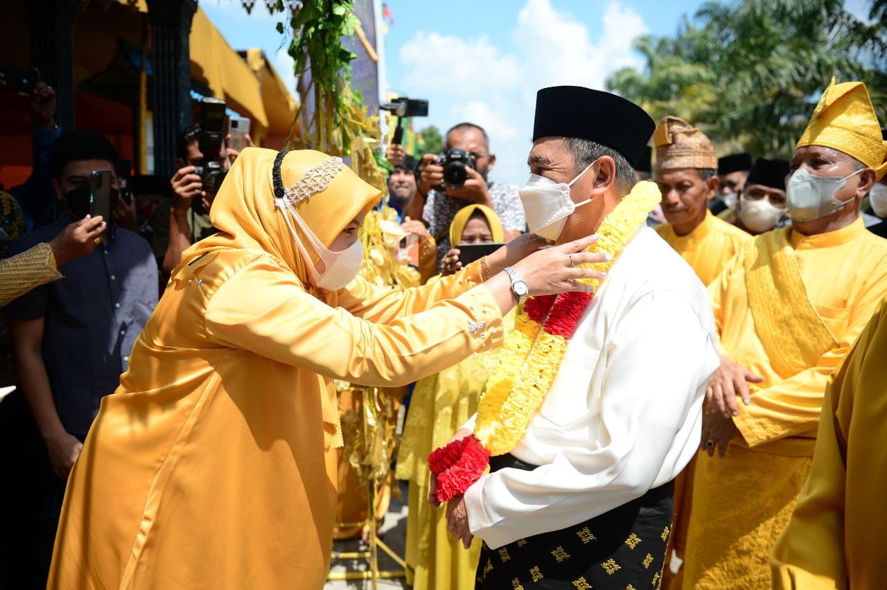 Tahniah, Gubri Dianugerahi Gelar Datuk Sutan Sotio Amanah Tuah Nogoi