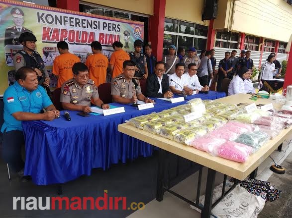 Polda Riau Ungkap Penyelundupan Narkotika Dalam Jumlah Besar, Dua Orang Masih Diburu