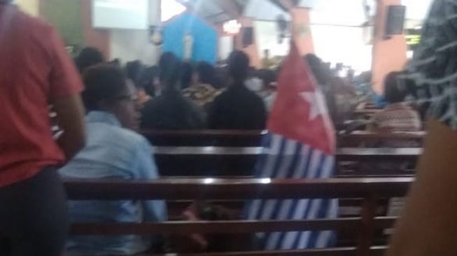 Bawa Bintang Kejora, Empat Mahasiswa Papua Ditangkap di Gereja