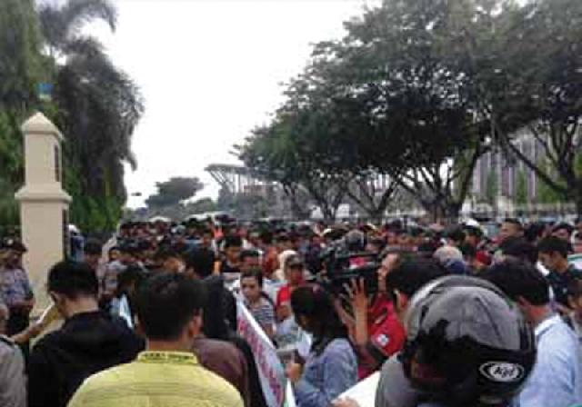 Ribuan Massa Forum LSM Riau Bersatu Demo Kejati