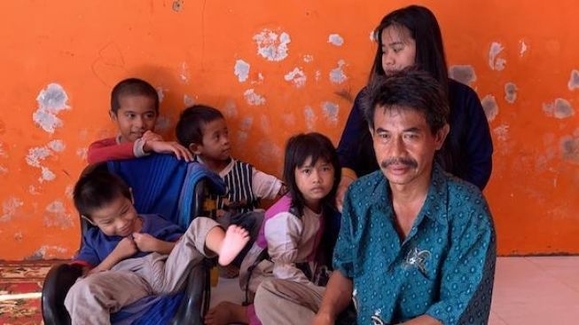 Ason Sopian, Penjual HP Rusak Melarat Shock, Kini Berlimpah Sembako