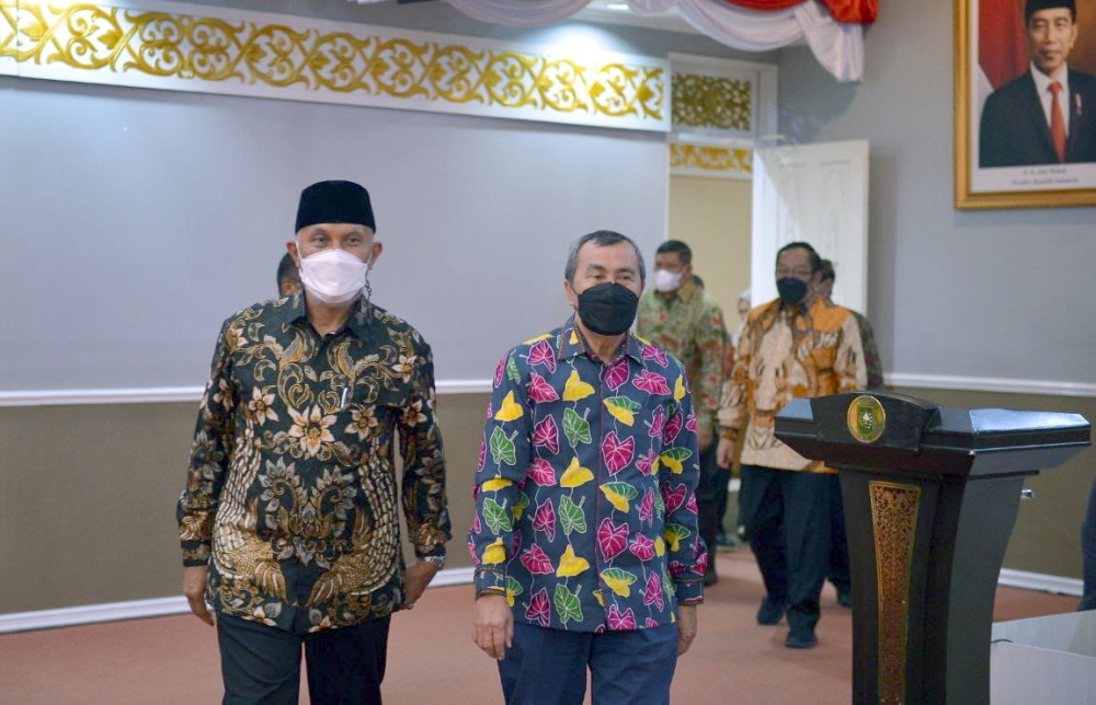 Gubernur Syamsuar dan Mahyeldi Punya Cerita Masa Kecil Antara Riau-Sumbar