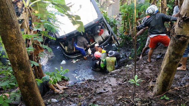 Bus Terjun ke Jurang di Pagaralam, 24 Orang Tewas