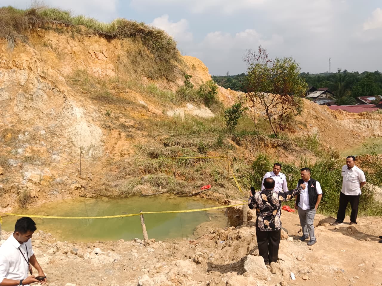Wakil Ketua Azwendi Tinjau Kolam Bekas Galian: Sampaikan Duka Mendalam