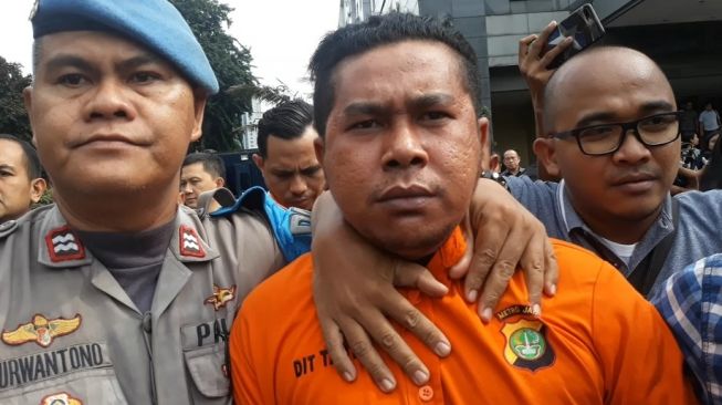 Rahmat Kadir Penyiram Air Keras ke Novel Baswedan Divonis 2 Tahun Penjara