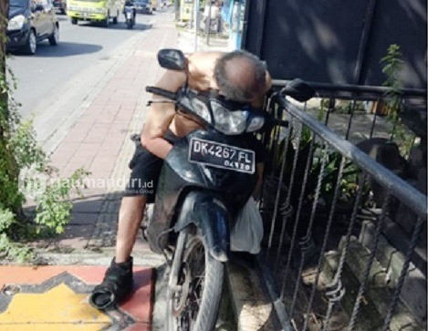 Bukan kerena Miras, Bule Tewas Atas Motor di Bali Ternyata Positif Corona