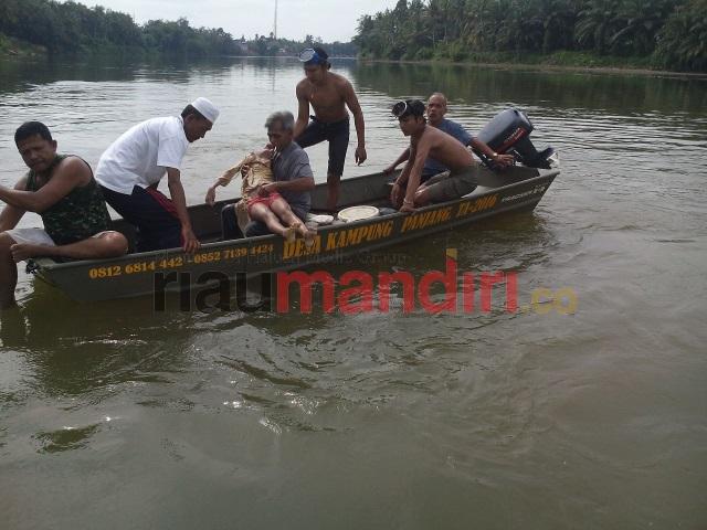 Bocah SD yang Tenggelam di Sungai Kampar Ditemukan
