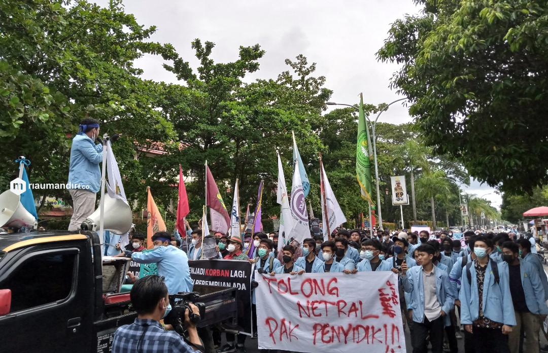 Massa UNRI Dilarang Masuki Polda Riau karena Tak Izin