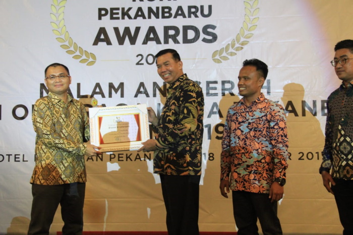 Unilak Raih Penghargaan Kampus Berprestasi Terbaik Bidang Olahraga dari KONI Pekanbaru