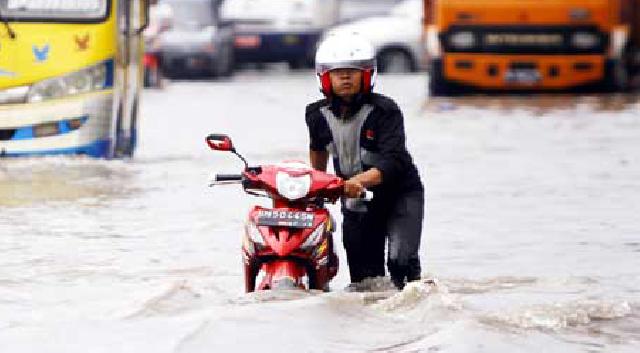 Bahaya Motor Injeksi Menerobos Banjir