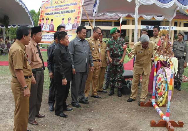 Bupati Prihatin Perekonomian Masyarakat Lesu