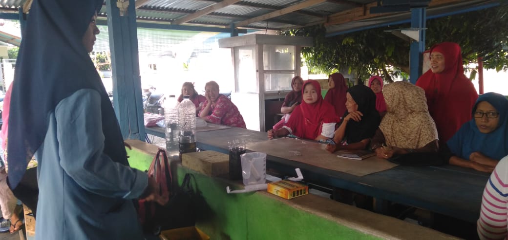 Mahasiswa Kukerta Unri Perkenalkan Cara Budidaya Tanaman secara Hidroponik di Desa Seberang Taluk