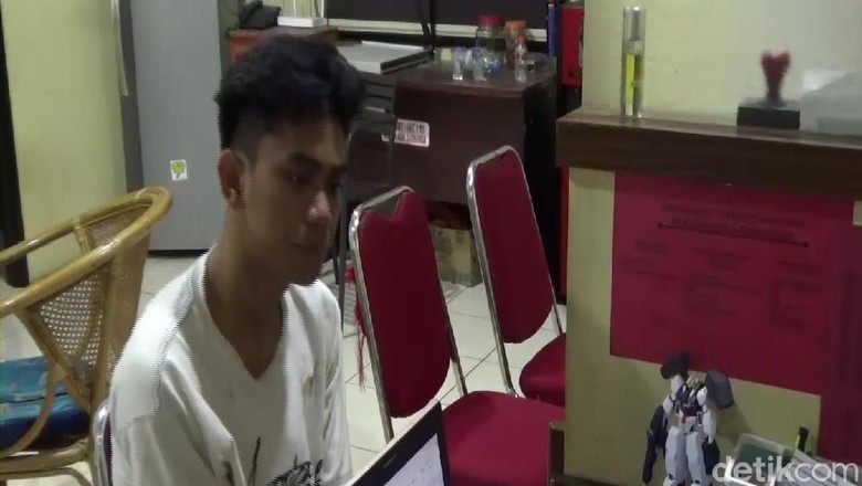 Ini Motif Mahasiswa Pukul Polisi Saat Unjuk Rasa