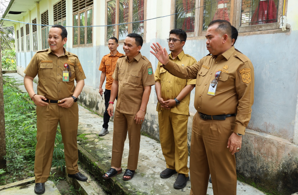 Sekda Mahadar Tinjau SDN 19 Dayun: Tegaskan Segera Perbaiki Fasilitas yang Ramah