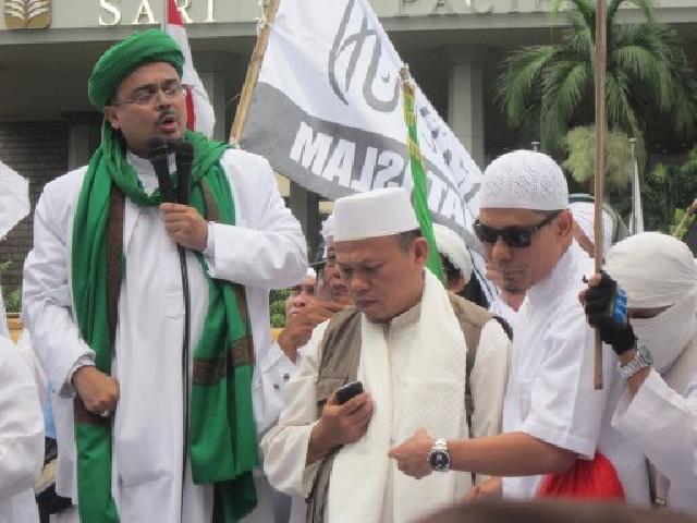 Habib Rizieq Adukan Polda Jabar ke Komisi III DPR