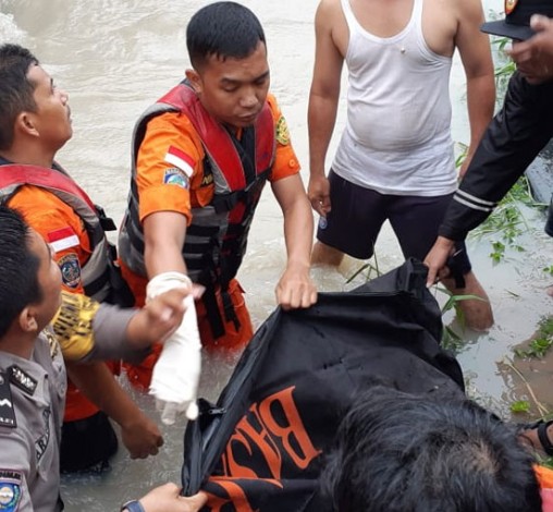 Seorang Wanita Muda Tewas Terseret Banjir di Pekanbaru