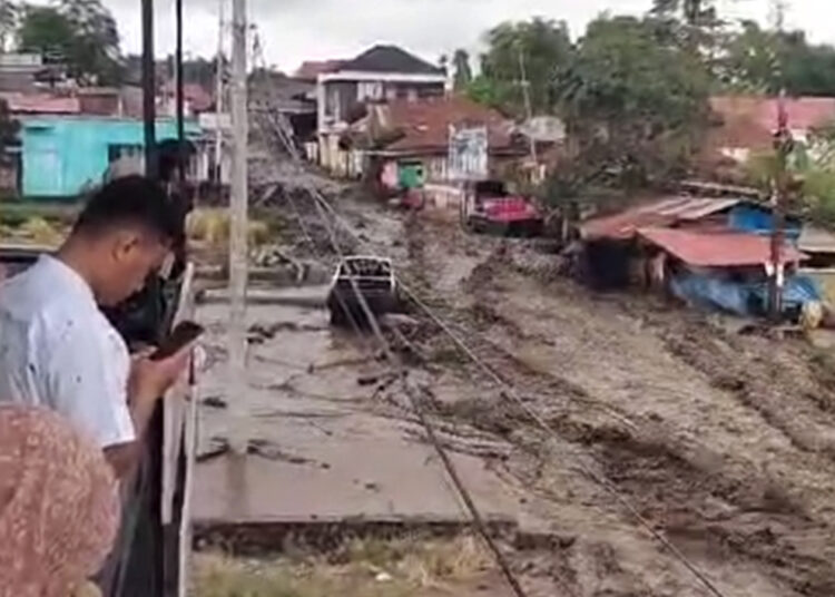Banjir Lahar Dingin Marapi Putuskan Akses di Kabupaten Agam