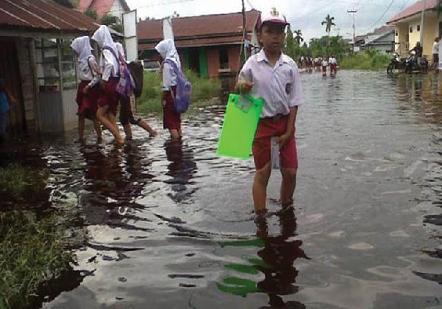 Siswa Peserta UAS Dievakuasi