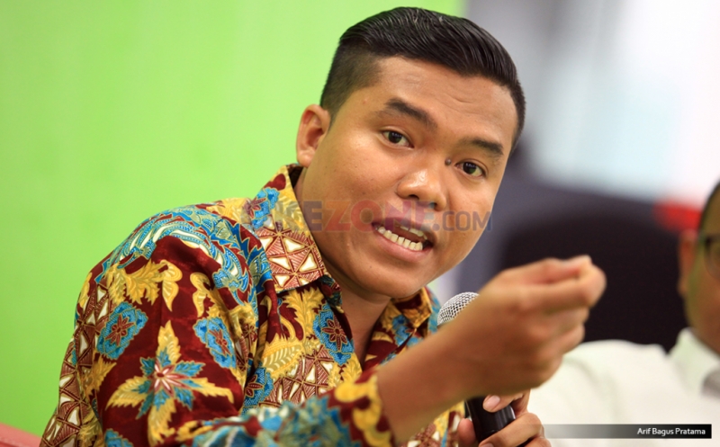 Pangi Chaniago Pertanyakan Gubernur Ramai-ramai Dukung Jokowi