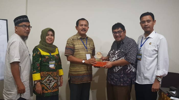 Lima Komisioner KI Riau Lulus Diklat Mediator Bersertifikat di UGM Yogyakarta