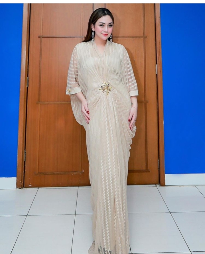 Usai Anaknya Belajar Tarawih, Celine Evangelista Sibuk Masak Menu Sahur