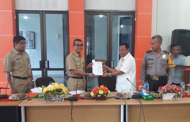 Bupati Kuansing Terima SK Penetapan Tuan Rumah Porprov dari Gubernur Riau