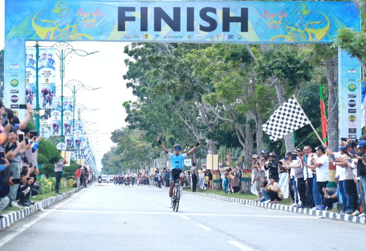 Maulana Astnan Al Hayat Juara Etape Dua Tour de Siak 2023 