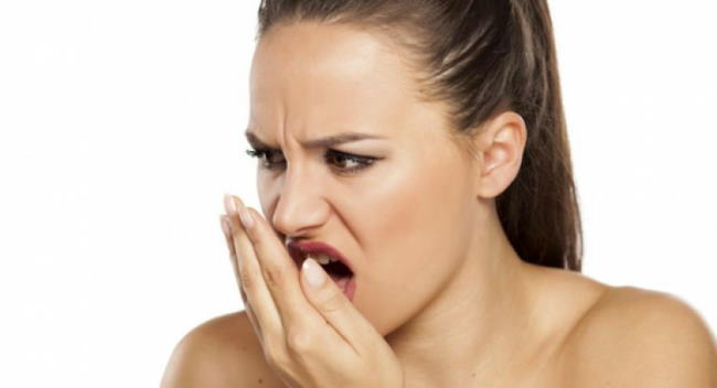 Ragam Penyakit yang Ditandai Bau Mulut dan Cara Mengatasinya