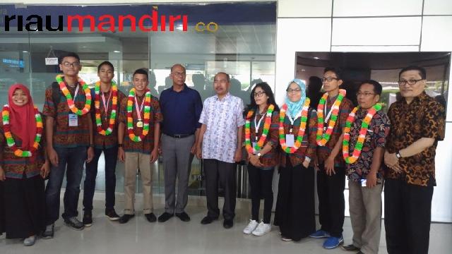 Siswa Riau Wakili Indonesia Debat Bahasa Inggris di Thailand