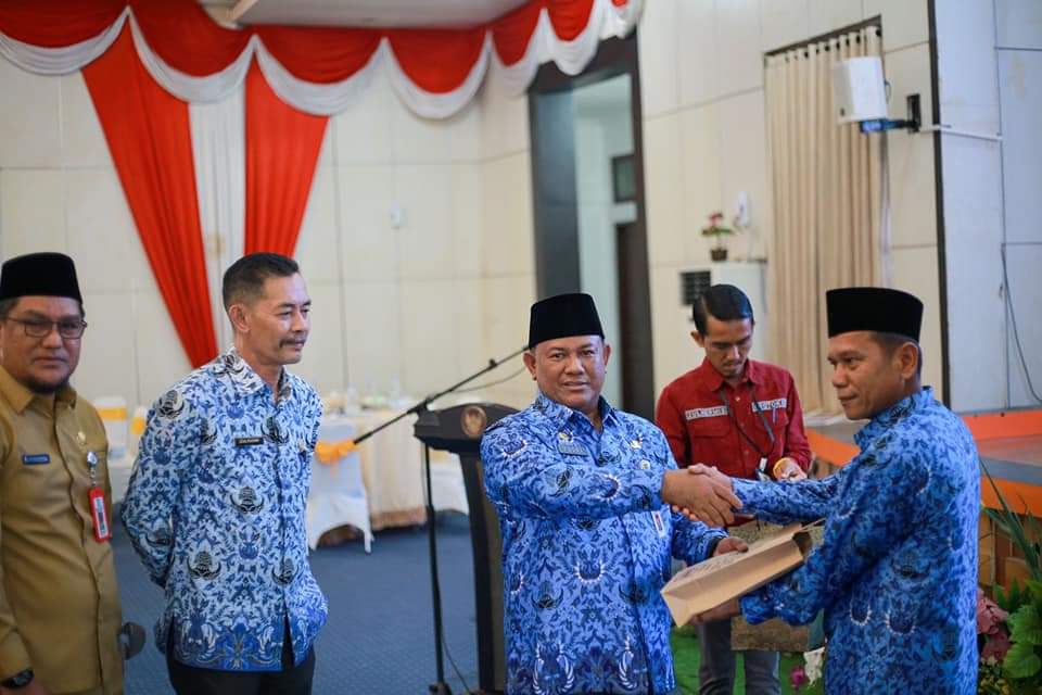 Pj Bupati Lepas Keberangkatan 62 Orang JCH dari ASN Kampar