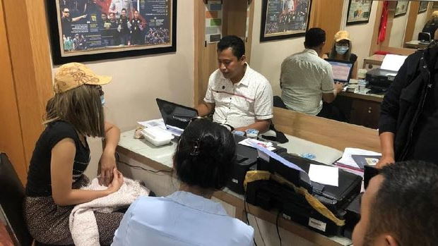 Penampakan Lucinta Luna Saat Diperiksa Polisi