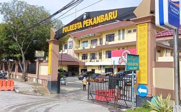 Asri Auzar Ditahan Polresta Pekanbaru