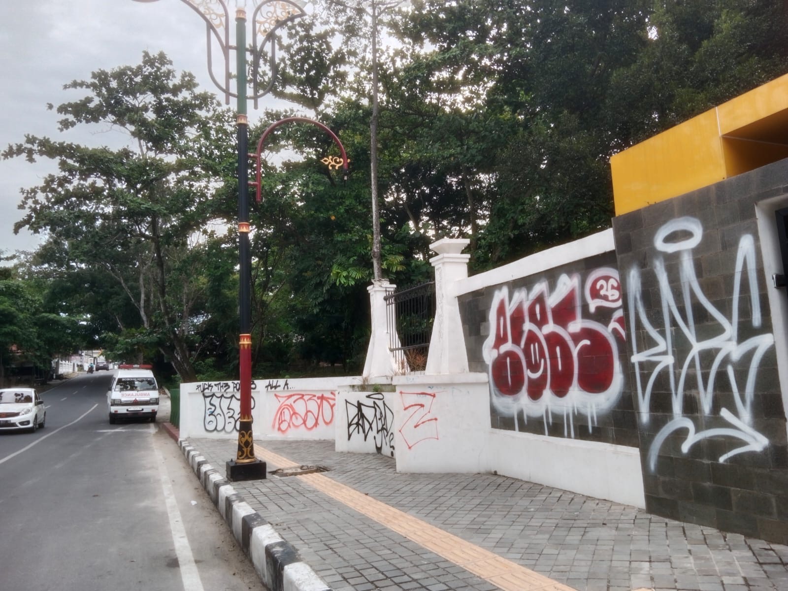 Vandalisme di Gerbang Hutan Kota