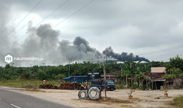 Warga Dayun Keluhkan Sesak Nafas dan Sakit Tenggorokan, Diduga Aikibat Asap Hitam PT BIM