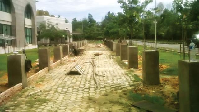 Proyek di DPRD Kampar Tanpa Plang