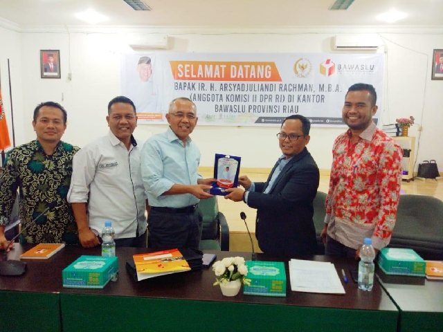 Kunjungi Bawaslu Riau, Anggota DPR RI Andi Rachman: Saya Ingin Pilkada Serentak Berkualitas 