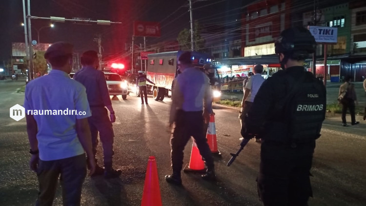 Empat Titik Jalanan Pekanbaru Dilakukan Penyekatan di Malam Hari