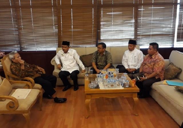 Temui Dirjen Haji dan Umrah, Sekda Optimis Tahun Ini Embarkasi Antara JCH Riau Terwujud