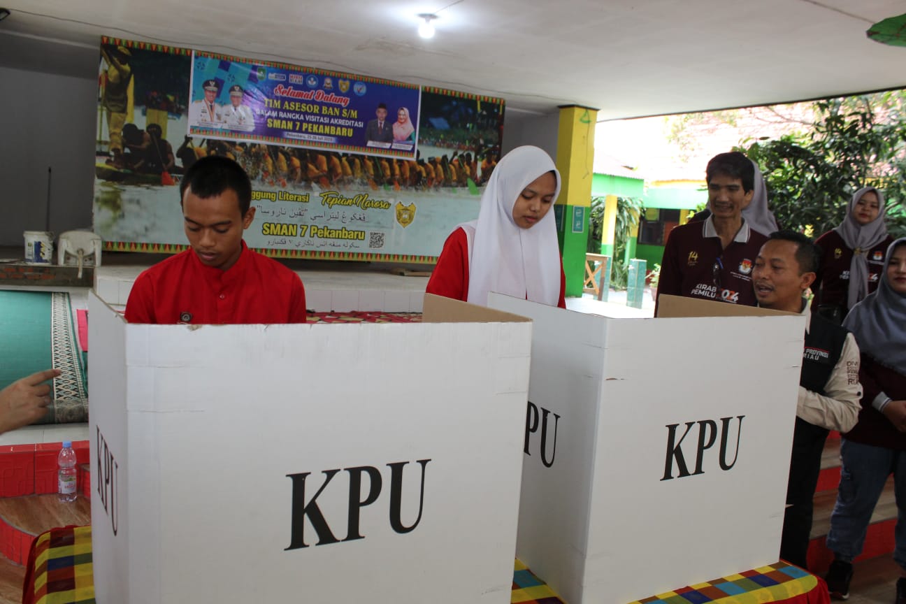 KPU Riau Perkenalkan Pemilu ke Pemilih Pemula