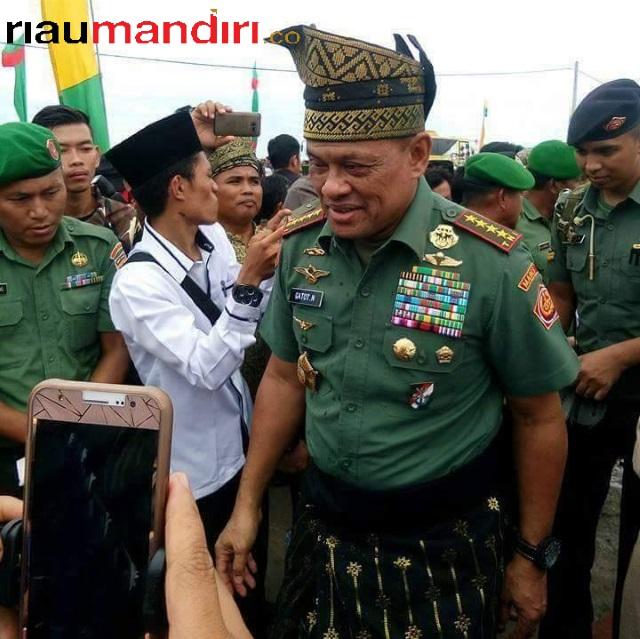 Panglima TNI Tekankan Bahaya Medsos dan Migrasi Bangsa Lain