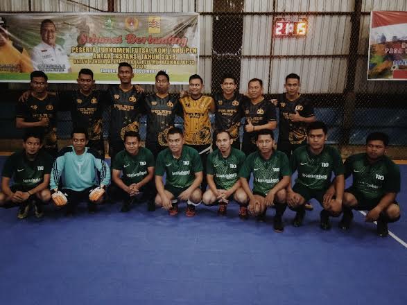 Kapolres dan Ketua PSSI Inhu Sumbang Gol pada Turnamen Futsal Antarinstansi