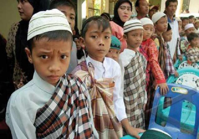 PT Taspen Pekanbaru Gelar Khitanan Massal