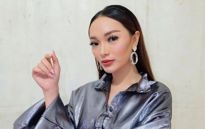 Setelah Nikah Diam-diam, Zaskia Gotik Mulai Pamer Suami Pengusaha Tajir