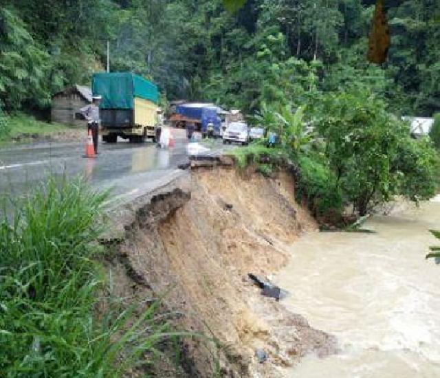 Kendati Ada Longsor, Jalur Alternatif Via Kiliran Jao Masih Bisa Dilewati